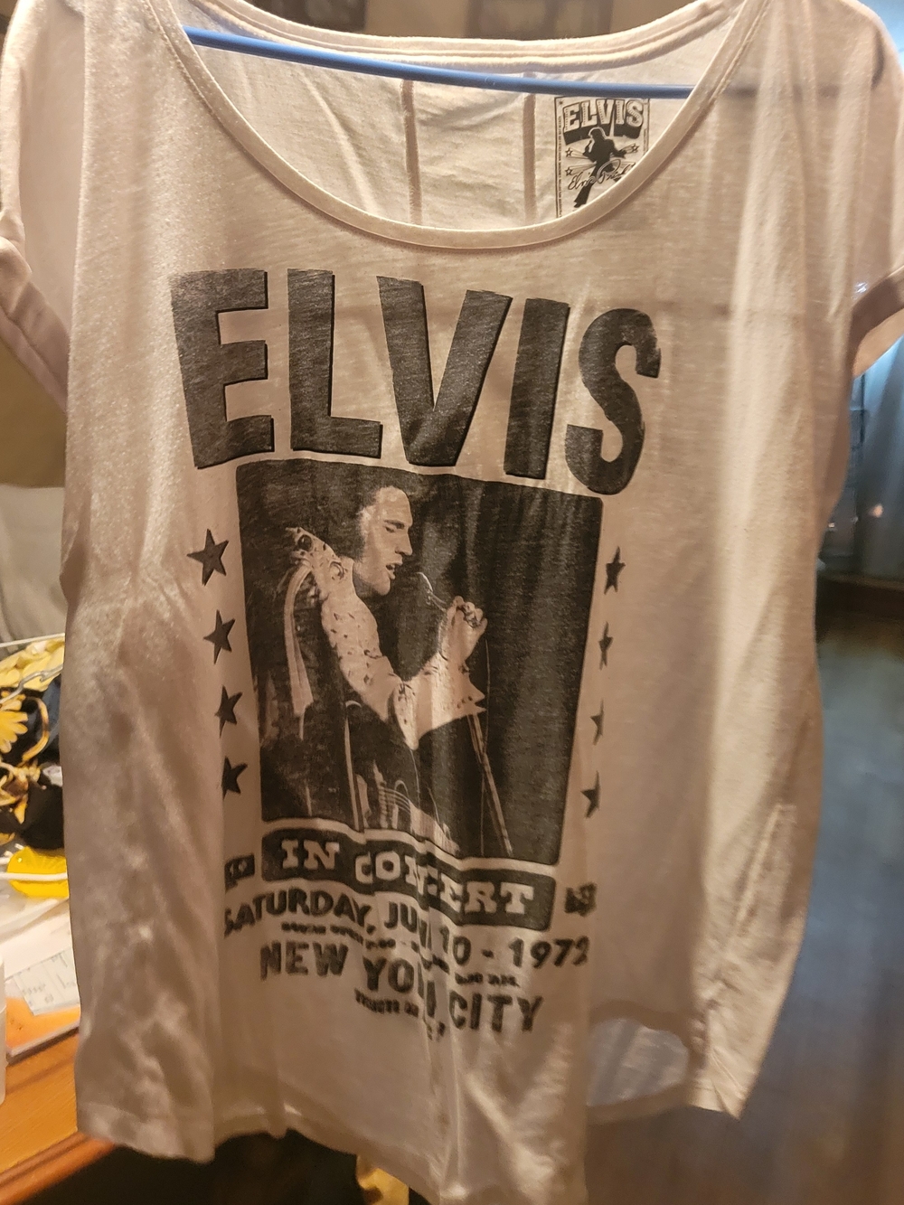 Kohl's Light Beige Elvis Graphic Short Sleeve Tee